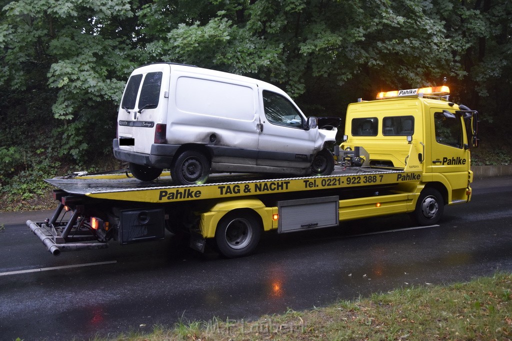 VU Frontal Koeln Hoehenhaus Berlinerstr vor Leuchterstr P59.JPG - Miklos Laubert